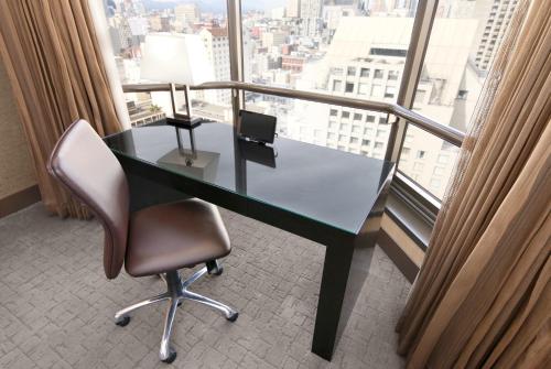 Suite Skyline - Con cama extragrande del hotel Parc 55 San Francisco - A Hilton. Foto 7