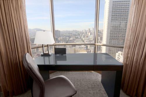 Suite Bayview - Con cama extragrande del hotel Parc 55 San Francisco - A Hilton. Foto 3
