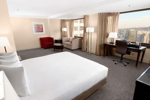 Suite Junior Deluxe con vistas - 1 cama extragrande del hotel Parc 55 San Francisco - A Hilton. Foto 6