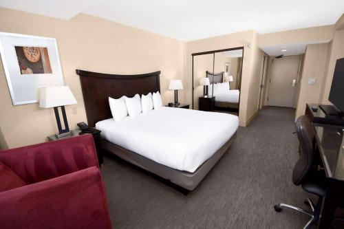 Habitación Deluxe con vistas - Con cama extragrande y bañera adaptada para personas con movilidad reducida/discapacidad auditiva del hotel Parc 55 San Francisco - A Hilton. Foto 2