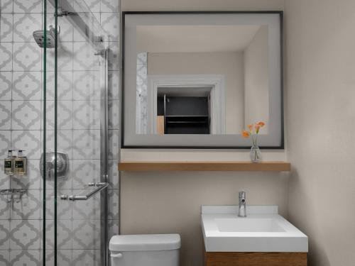 Habitación Doble Estándar con 2 camas dobles del hotel Spero. Foto 3