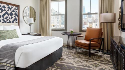 Standard King Room with City View and Mobility Accessible Tub del hotel Spero. Foto 3