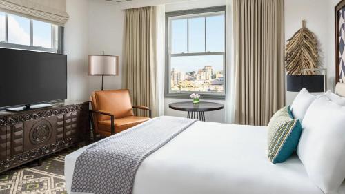 Standard King Room with City View and Mobility Accessible Tub del hotel Spero. Foto 5