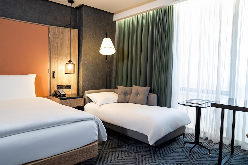 Habitación, 1 cama de matrimonio grande del hotel Hilton London Bankside. Foto 5