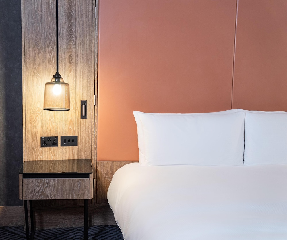 Habitación, 1 cama de matrimonio grande del hotel Hilton London Bankside. Foto 6