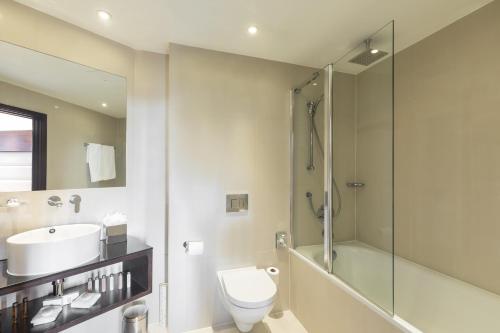 Habitación Doble Club del hotel Park Grand London Heathrow. Foto 1