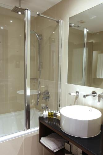 Habitación Individual Deluxe del hotel Park Grand London Heathrow. Foto 4