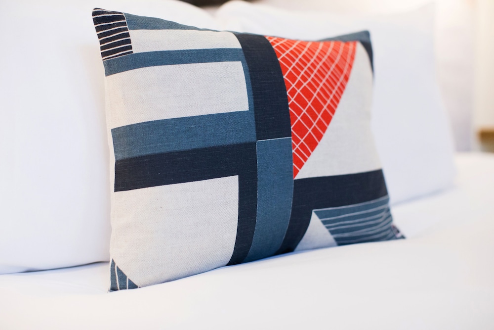 Habitación doble, sin ventanas del hotel The Corner London City. Foto 4