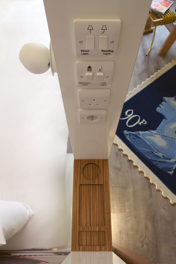 Habitación doble, sin ventanas del hotel The Corner London City. Foto 5