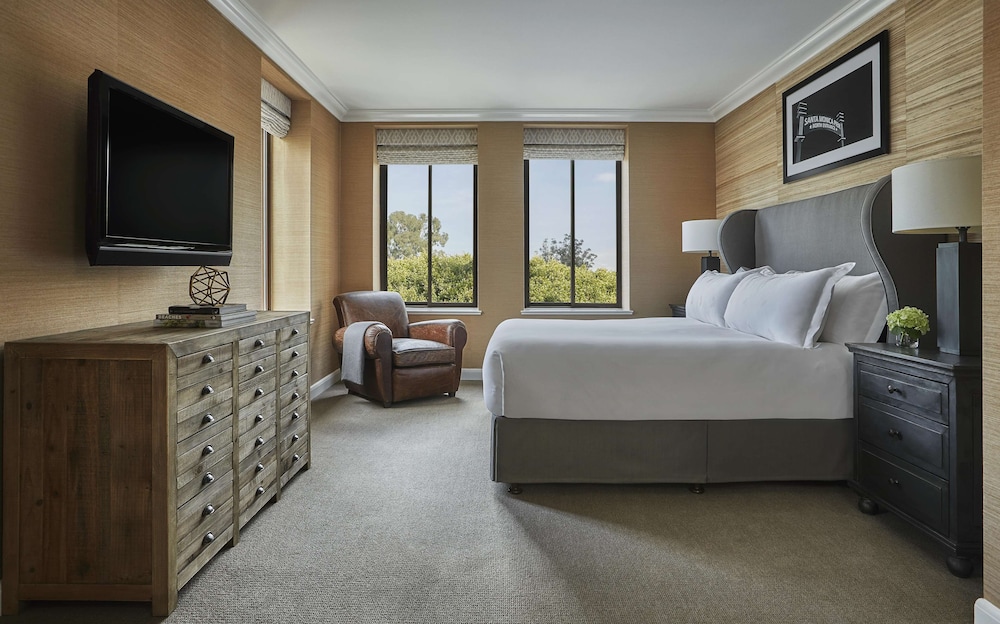Suite Grand, 1 cama de matrimonio grande con sofá cama (Palisade) del hotel Fairmont Miramar and Bungalows. Foto 2