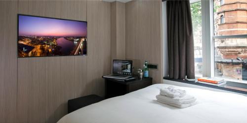 Habitación Doble adaptada para personas con movilidad reducida del hotel Z Hotels London Soho. Foto 2