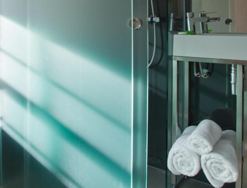 Habitación Doble adaptada para personas con movilidad reducida del hotel Z Hotels London Soho. Foto 3