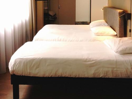 Habitación Estándar - 1 cama doble y 1 individual del hotel Ibis Lille Centre Grand Place. Foto 2