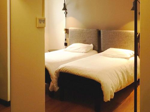 Habitación Doble Estándar - 2 camas del hotel Ibis Lille Centre Grand Place. Foto 5