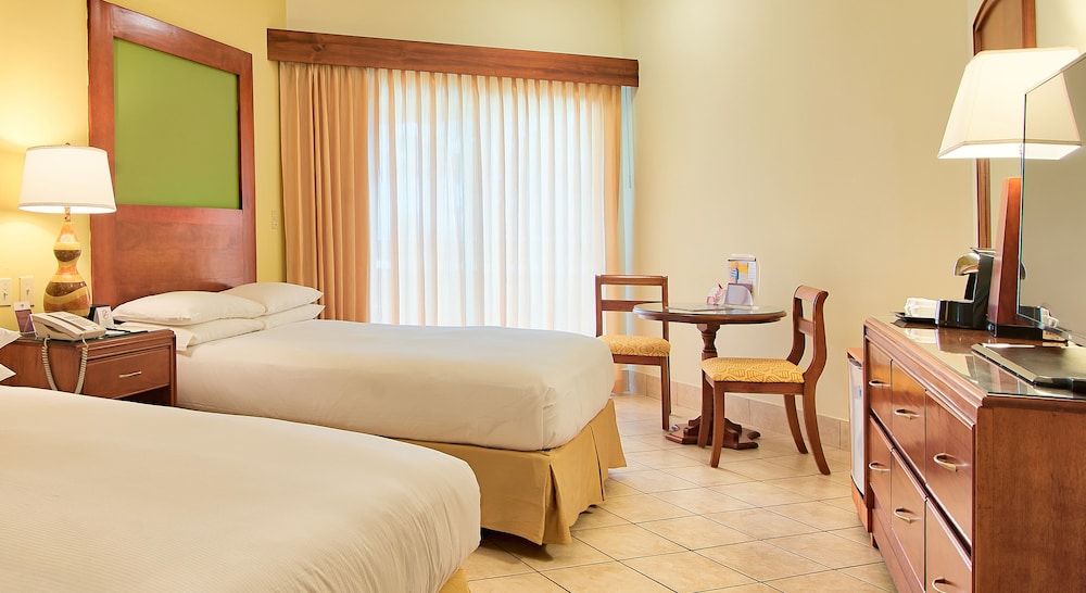 Ocean View 2 Double Beds del hotel Fiesta Resort Central Pacific - All Inclusive. Foto 2