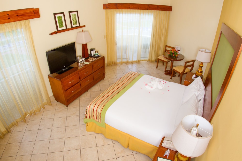 Ocean View 1 King Bed del hotel Fiesta Resort Central Pacific - All Inclusive. Foto 1