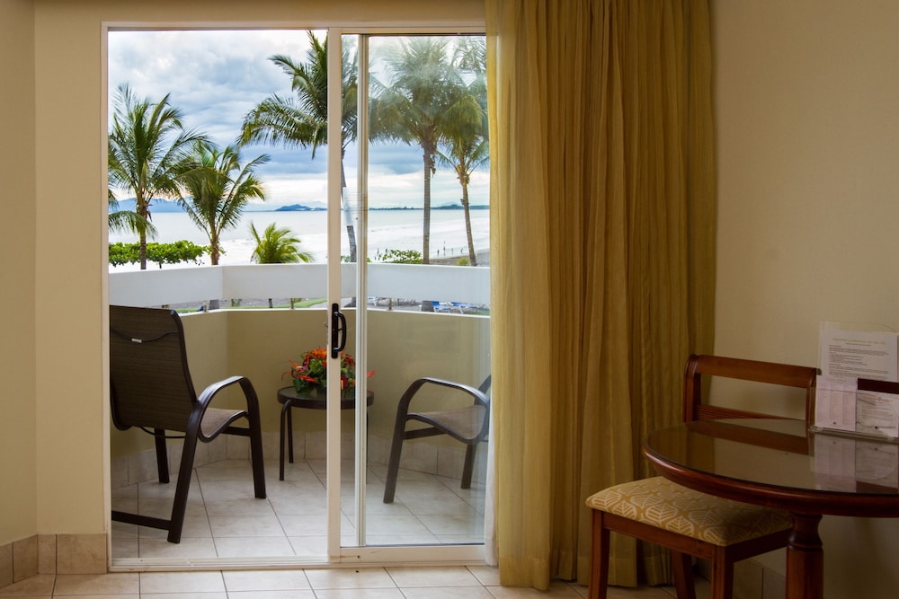 Ocean View 1 King Bed del hotel Fiesta Resort Central Pacific - All Inclusive. Foto 3