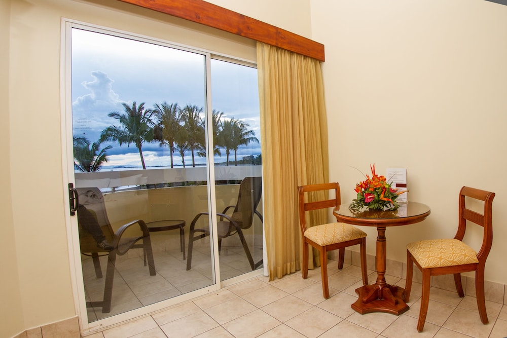 Ocean View 1 King Bed del hotel Fiesta Resort Central Pacific - All Inclusive. Foto 4