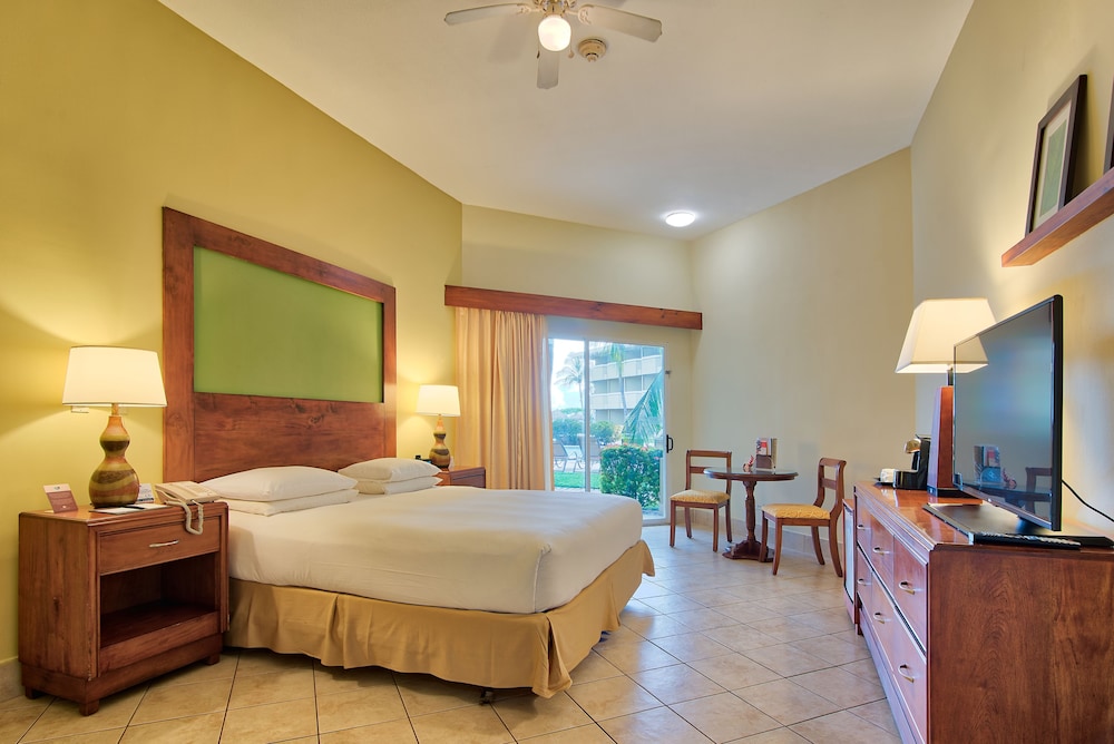 Fiesta 1 King Bed del hotel Fiesta Resort Central Pacific - All Inclusive. Foto 1