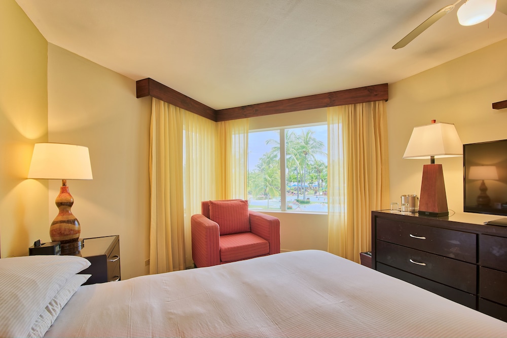JR Suite Pool View del hotel Fiesta Resort Central Pacific - All Inclusive. Foto 1