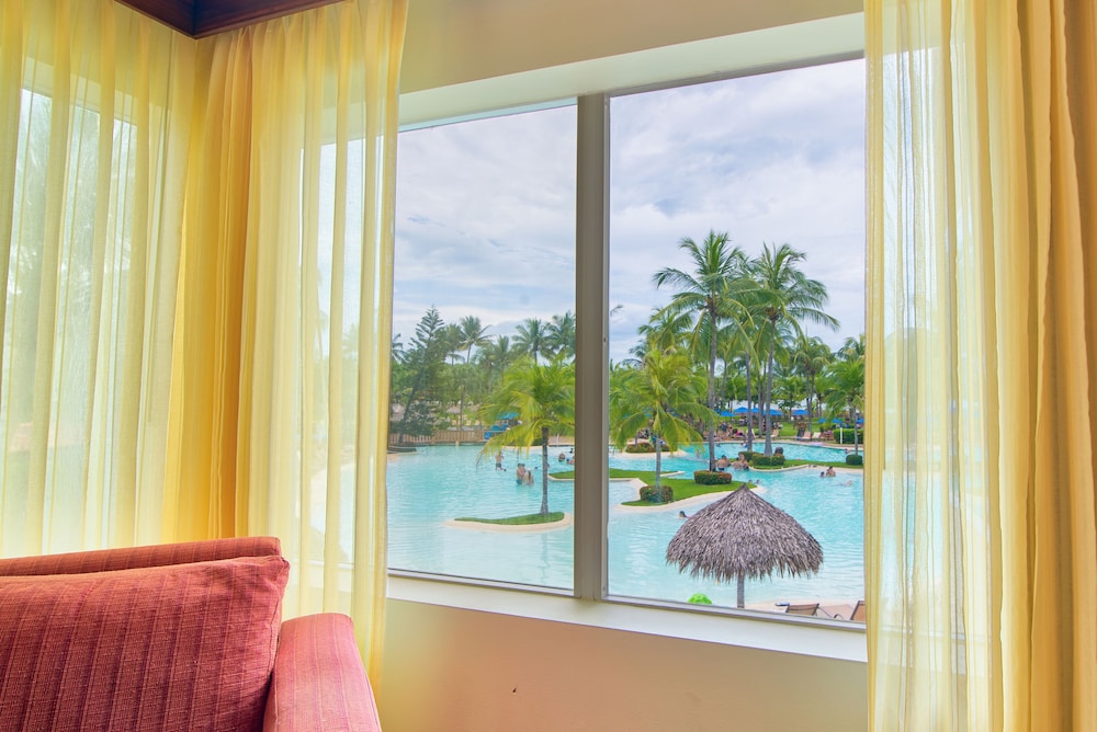 JR Suite Pool View del hotel Fiesta Resort Central Pacific - All Inclusive. Foto 3