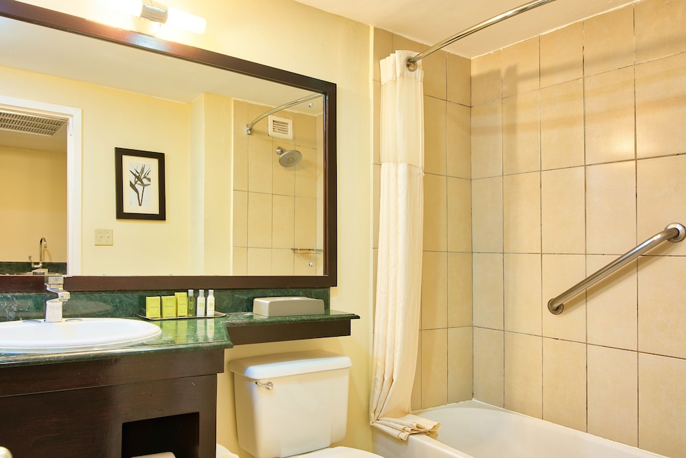 JR Suite Pool View del hotel Fiesta Resort Central Pacific - All Inclusive. Foto 4