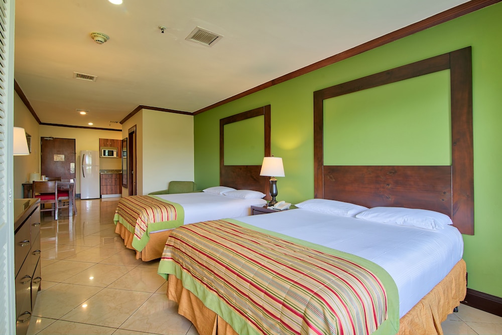 Habitación familiar doble del hotel Fiesta Resort Central Pacific - All Inclusive. Foto 3