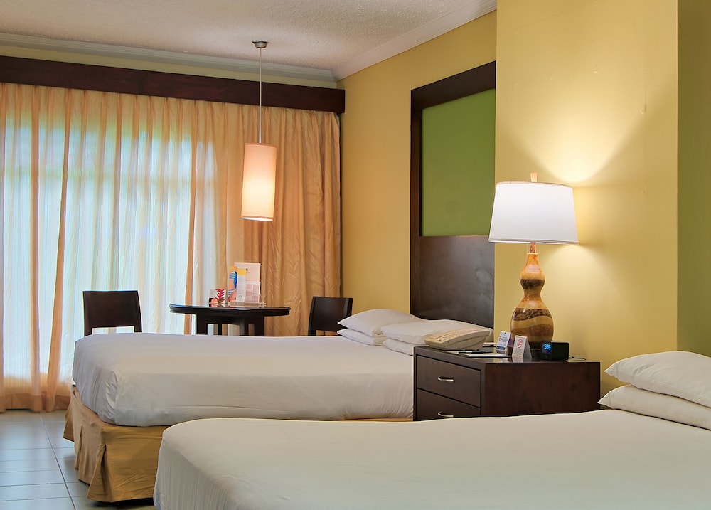 Fiesta 2 Doubles del hotel Fiesta Resort Central Pacific - All Inclusive. Foto 1