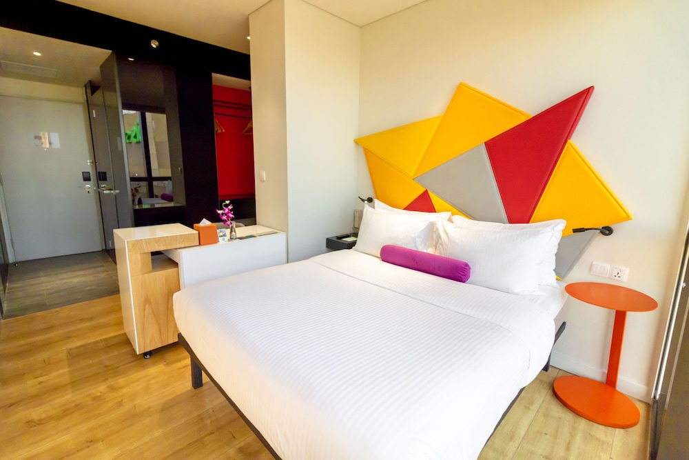 Habitación estándar Queen con vistas a la piscina del hotel Ibis Styles Singapore On Macpherson. Foto 1