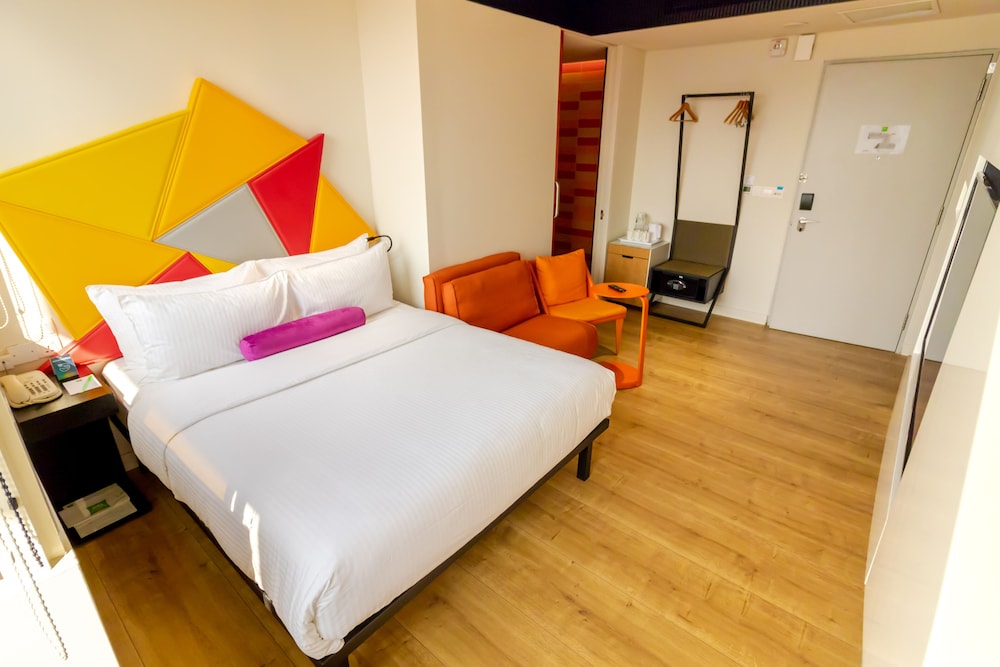 1 cama doble y 1 sofá - cama del hotel Ibis Styles Singapore On Macpherson. Foto 3