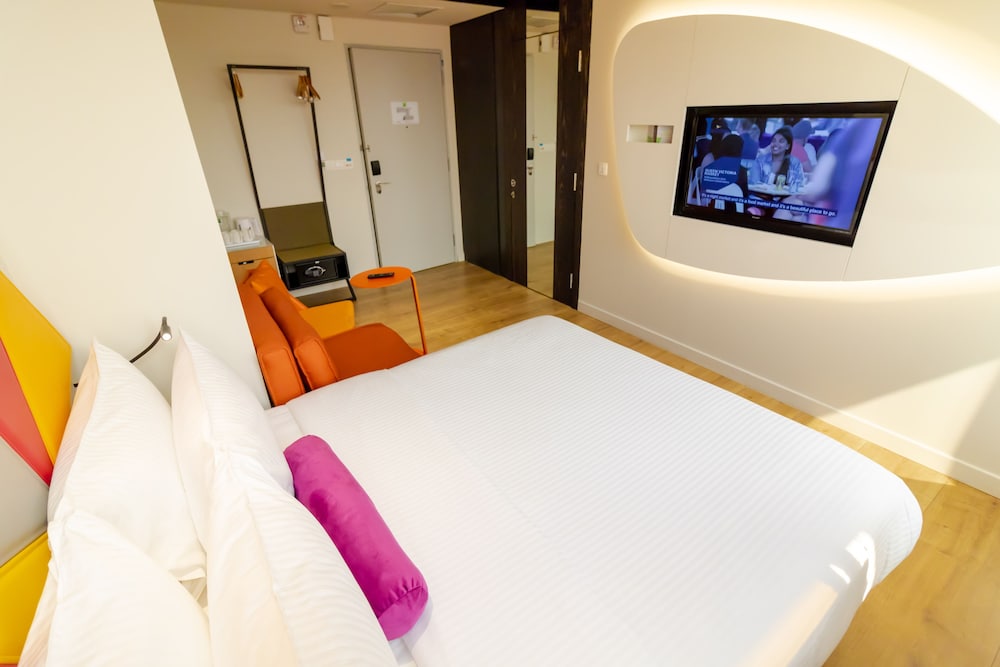1 cama doble y 1 sofá - cama del hotel Ibis Styles Singapore On Macpherson. Foto 4