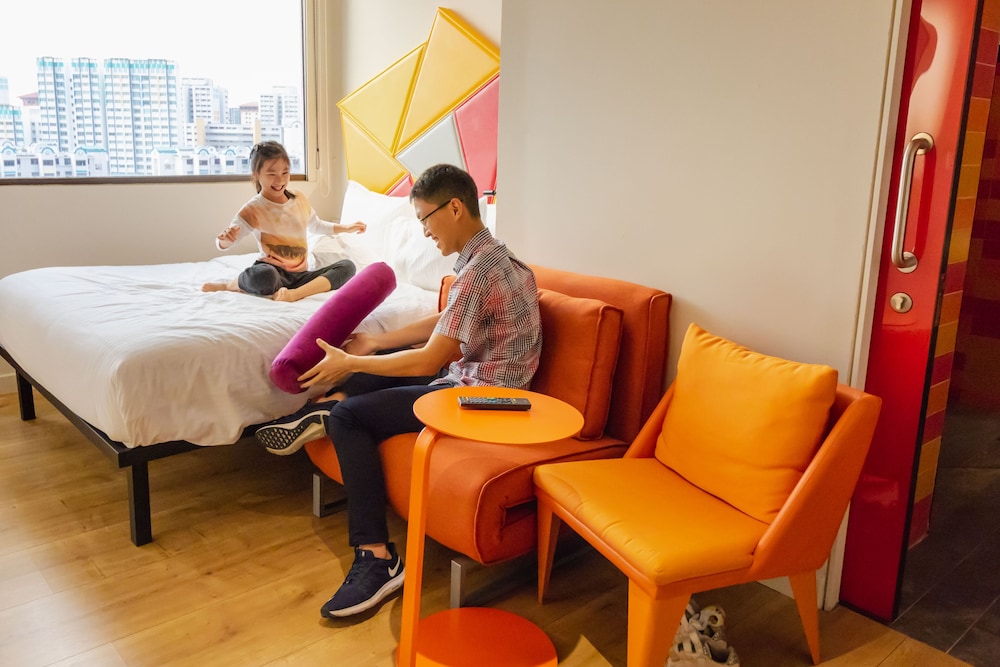 1 cama doble y 1 sofá - cama del hotel Ibis Styles Singapore On Macpherson. Foto 6