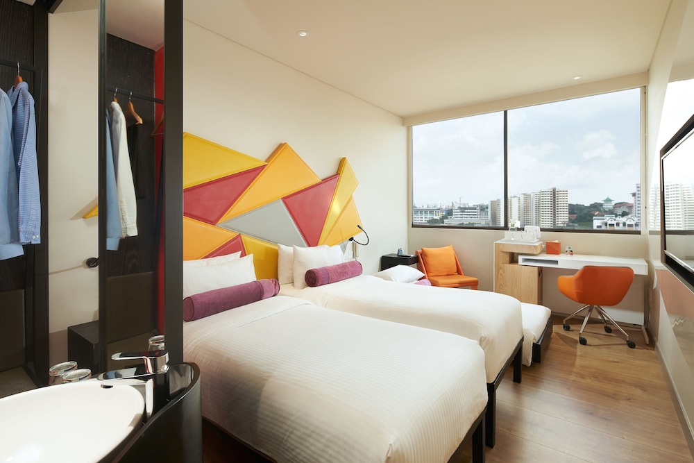 Habitación estándar triple con tres camas individuales del hotel Ibis Styles Singapore On Macpherson. Foto 1