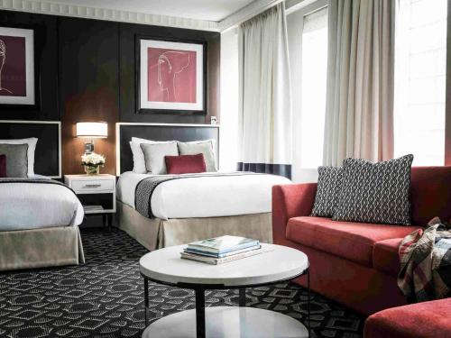 Habitación de lujo - 2 camas dobles del hotel Sofitel Washington Dc Lafayette Square. Foto 4