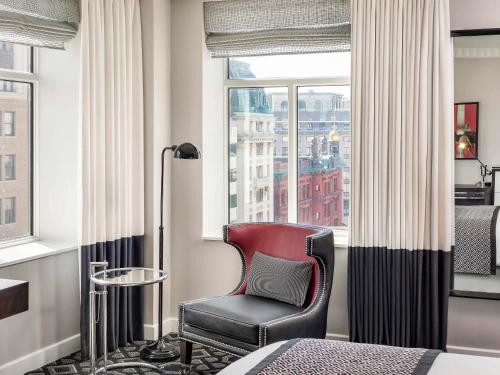 Alojamiento de lujo esquinero con cama extragrande del hotel Sofitel Washington Dc Lafayette Square