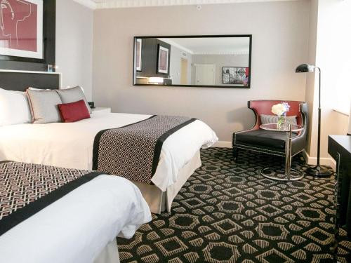 Habitación Superior con 2 camas dobles del hotel Sofitel Washington Dc Lafayette Square. Foto 3
