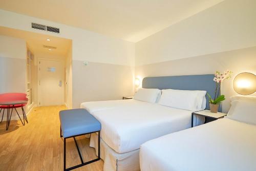 Habitación Triple del hotel Eurostars Málaga. Foto 3