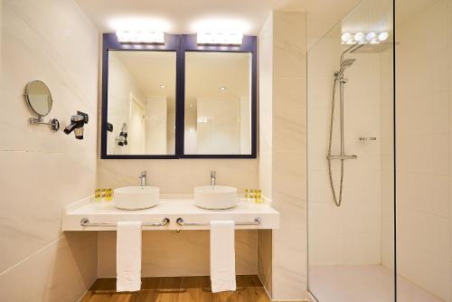 Suite Junior con terraza con bañera de hidromasaje del hotel Eurostars Málaga. Foto 5