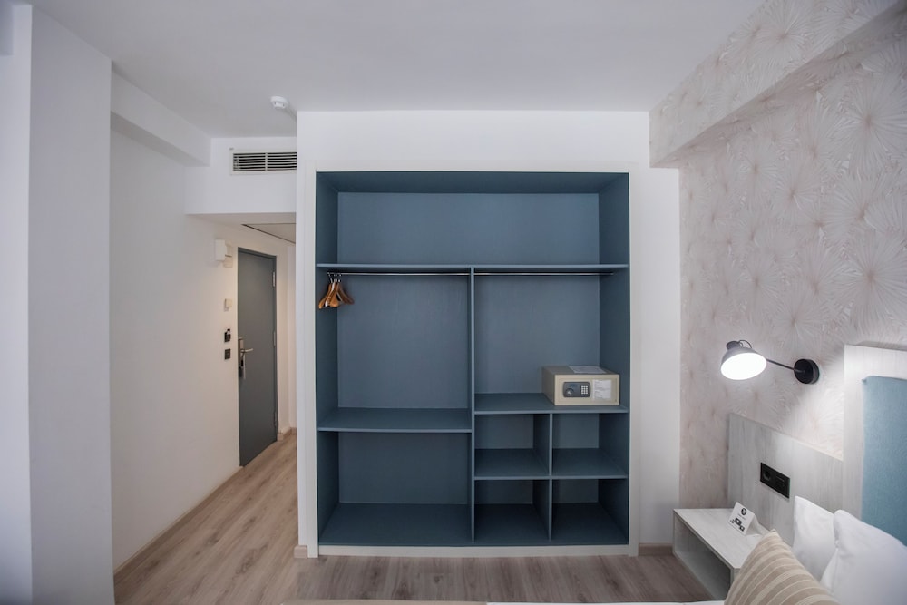 Habitación con 1 cama doble o 2 individuales del hotel Soho Bahia Malaga. Foto 1