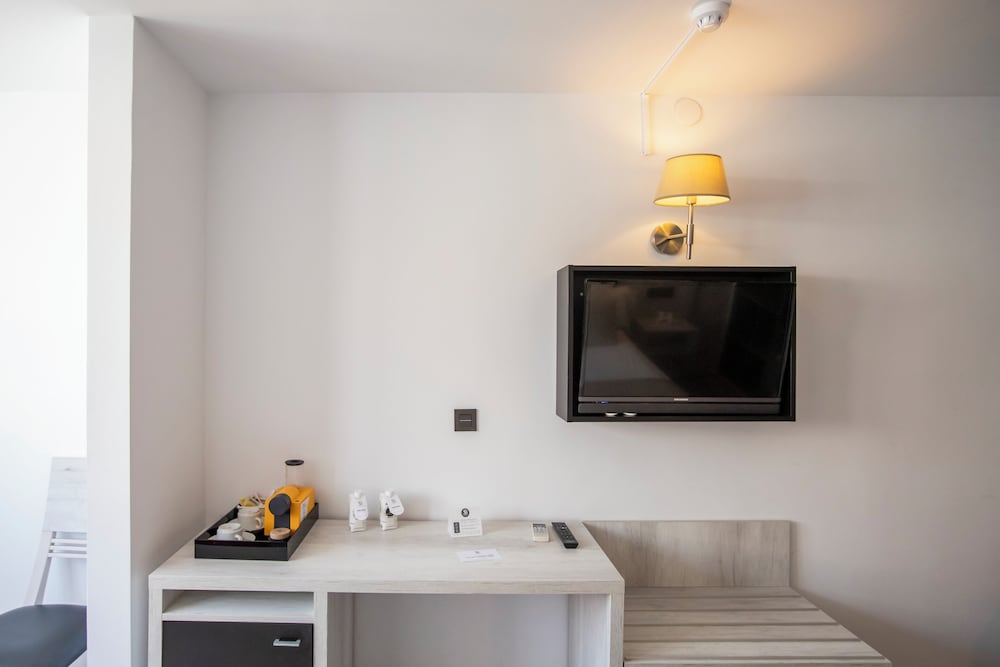 Habitación triple del hotel Soho Bahia Malaga. Foto 3