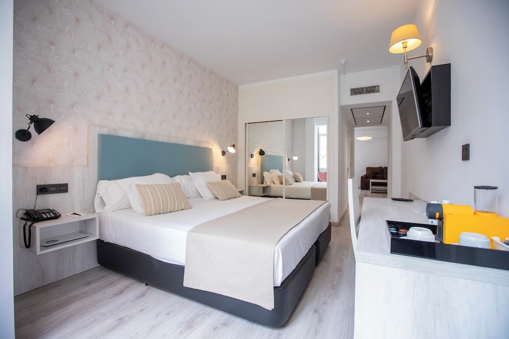 Habitación familiar del hotel Soho Bahia Malaga. Foto 1