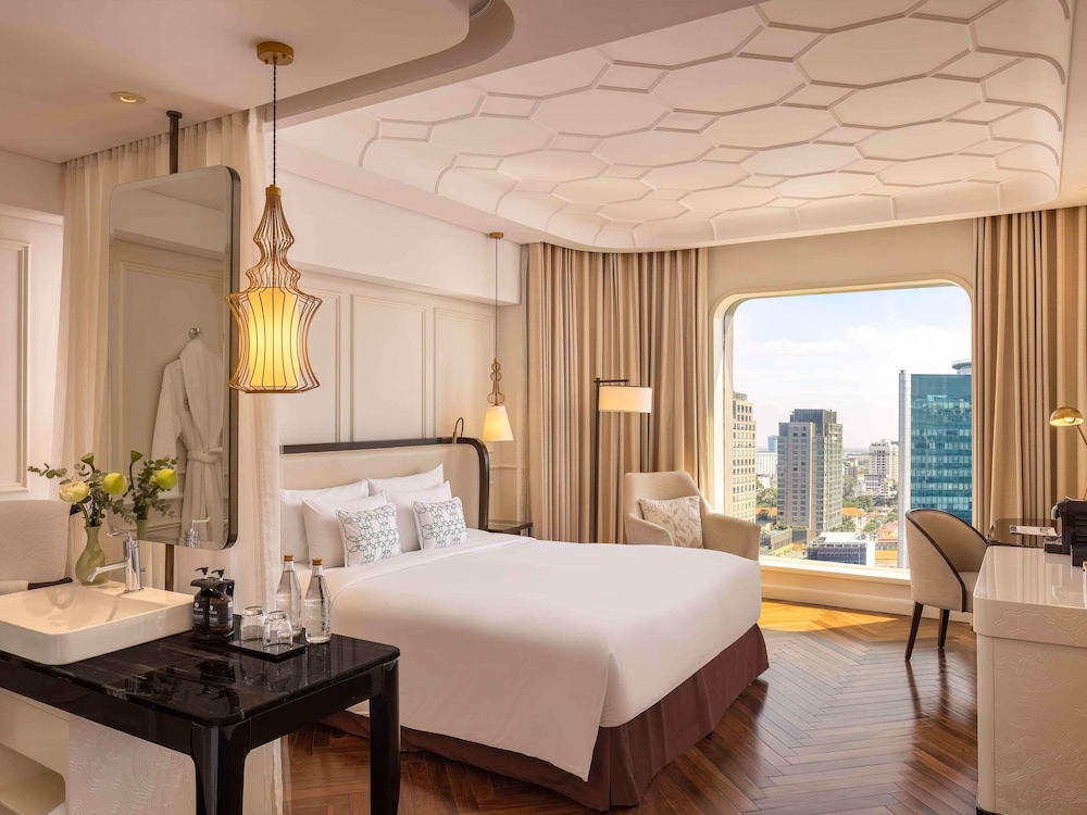 Habitación doble 1 Cama king del hotel Des Arts Saigon - Mgallery Collection. Foto 6