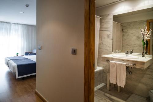 Habitación Triple del hotel Villa San Juan. Foto 3