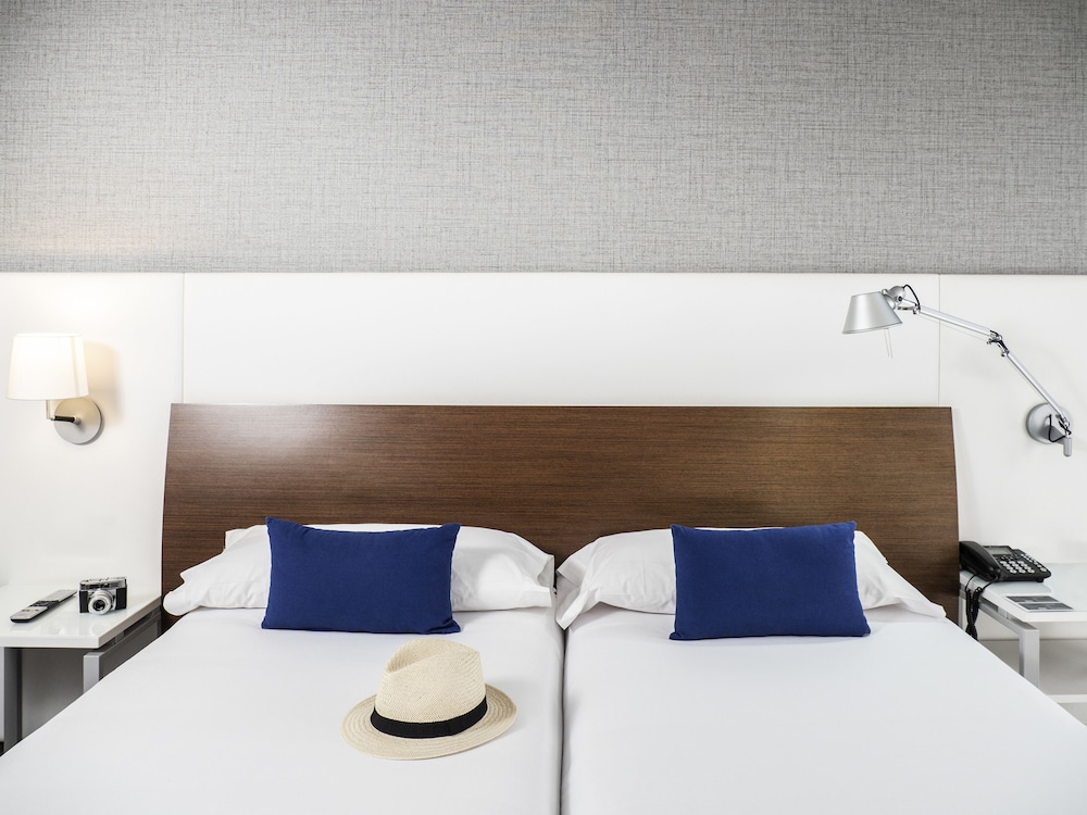 Habitación con 2 camas individuales, 2 camas individuales del hotel Ibis Styles A Coruña
