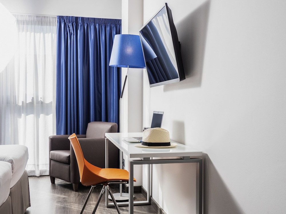 Habitación con 2 camas individuales, 2 camas individuales del hotel Ibis Styles A Coruña. Foto 3
