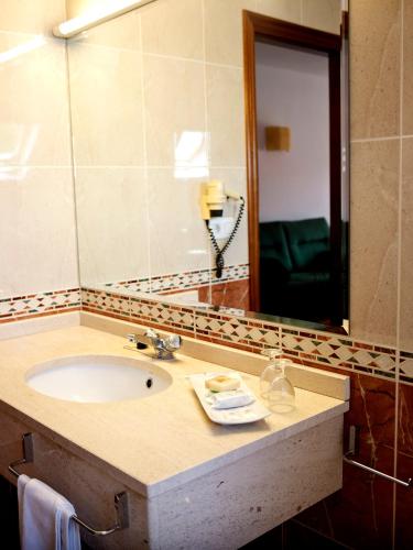 Habitación Doble - 1 o 2 camas del hotel Castro. Foto 9