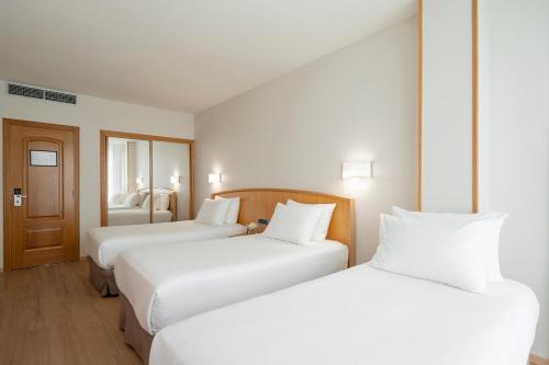 Habitación Triple del hotel Exe Area Central. Foto 1