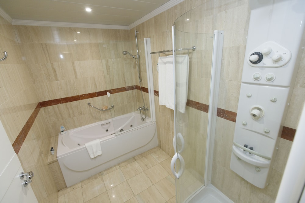 Habitación ejecutiva doble del hotel Oca Puerta Del Camino. Foto 4