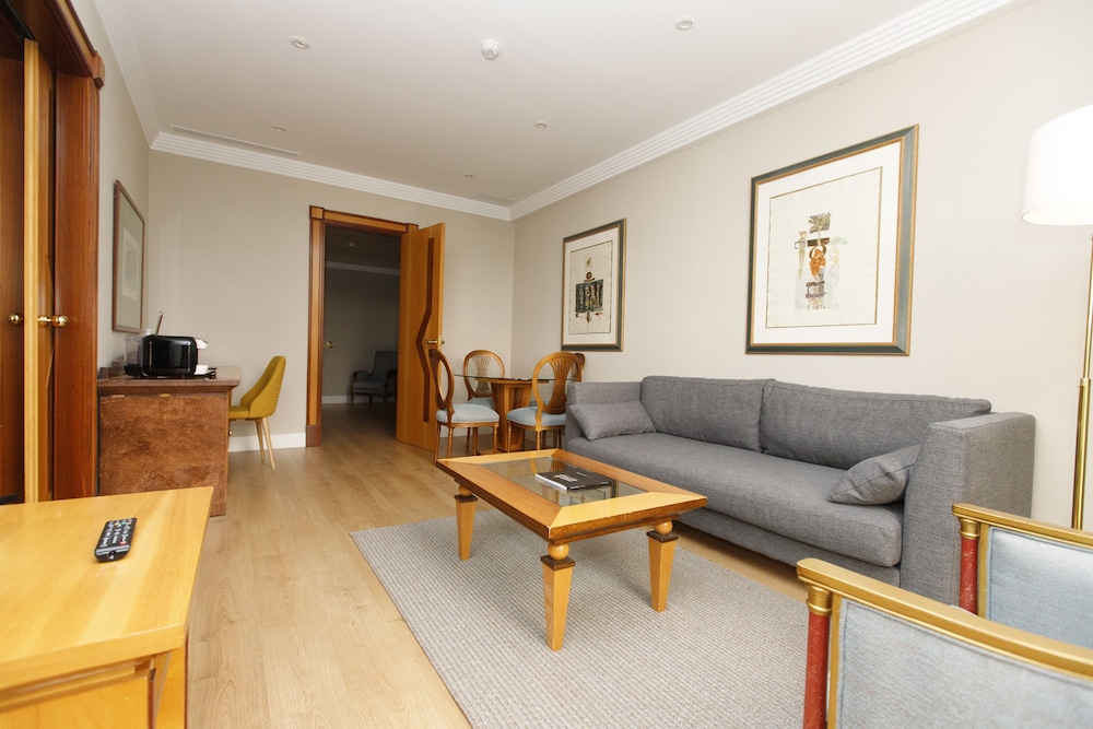 Habitación Triple del hotel Oca Puerta Del Camino. Foto 5