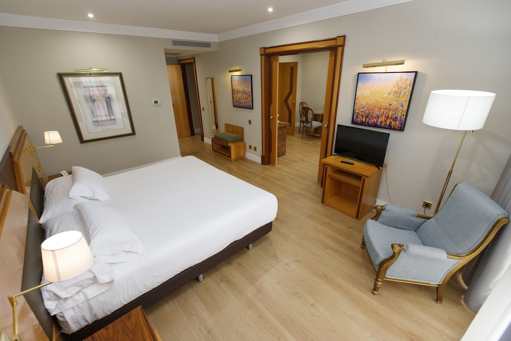 Habitación Familiar del hotel Oca Puerta Del Camino. Foto 4